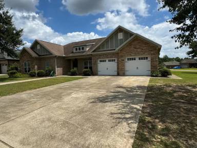 Main picture of 100 Squirrel Hollow Dr
