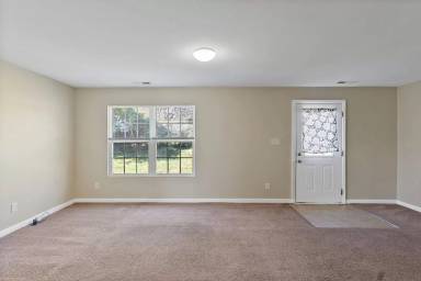 Main picture of 115 S Lansing Rd