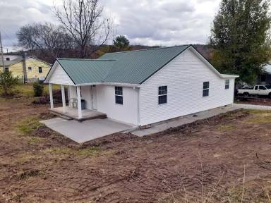 Main picture of 700 S McCrary St