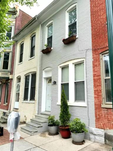 Main picture of 37 E Franklin St