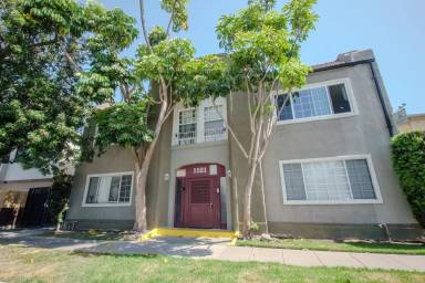 Main picture of 1121 E 3rd St