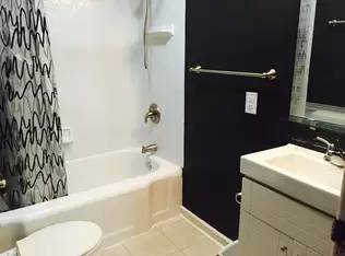 Main picture of 1613 Pleasant St