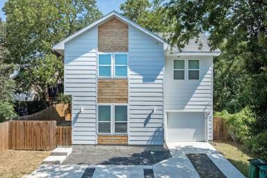 Main picture of 2507 E Commerce St