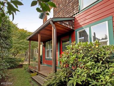 Main picture of 2239 SE Oak St