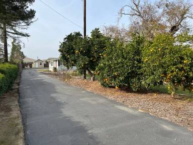 Main picture of 1913 Tully Rd