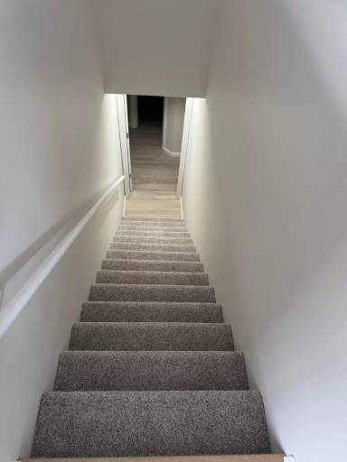 Main picture of 601 W 1st St