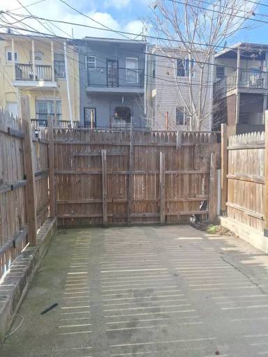 Main picture of 612 N Glover St