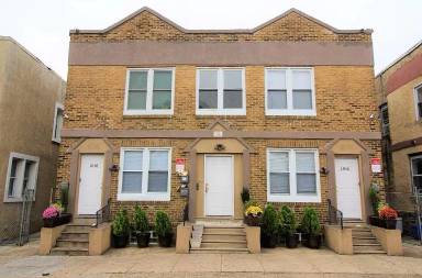 Main picture of 1018 S 52nd St