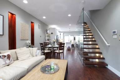 Main picture of 1034 Earl St