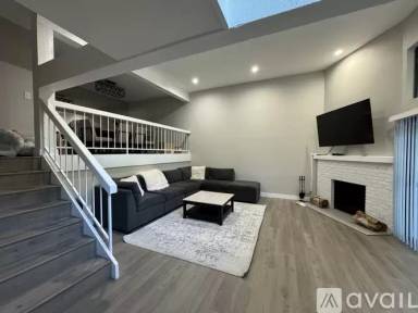Main picture of 6255 Canoga Ave