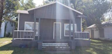 Main picture of 711 W 12th St