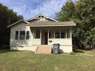Main picture of 2725 E 1st St