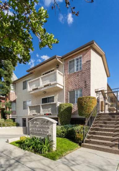 Main picture of 700 E Cedar Ave