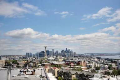 Main picture of 530 W Olympic Pl