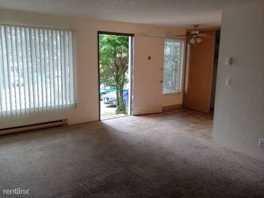 Main picture of 3555 SE Milwaukie Ave