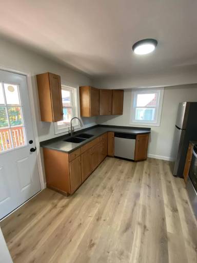 Main picture of 841 Jeanette Ave