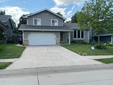 Main picture of 5018 S 163rd St