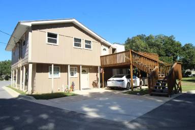 Main picture of 2435 E Johnson Ave
