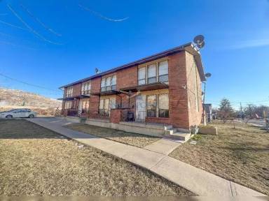 Main picture of 1022 N Victoria Way