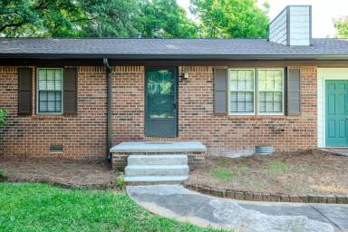 Main picture of 329 Gordon Cir