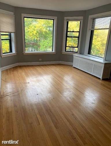 Main picture of 6901-17 S Paxton Ave & 2211-17 E 69th St