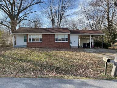 Main picture of 704 N Almond St