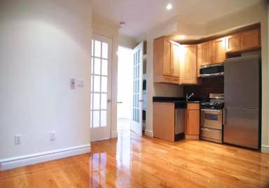 Main picture of 326 E 35th St