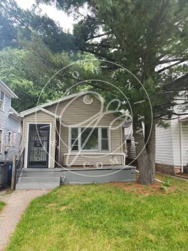 Main picture of 223 E Park St
