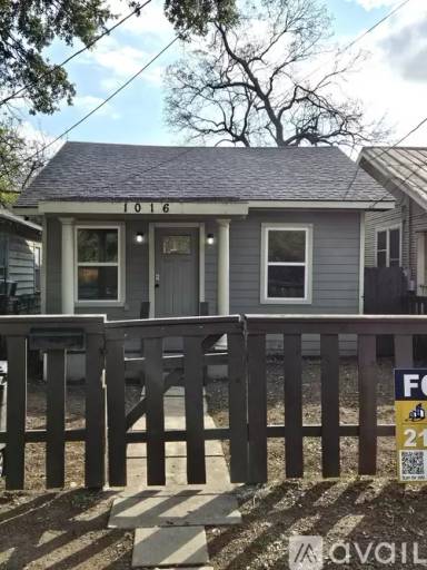 Main picture of 1016 Center St