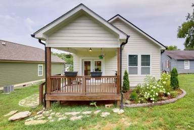Main picture of 1006 Bridge St