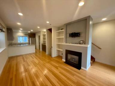 Main picture of 3835 S Angeline St