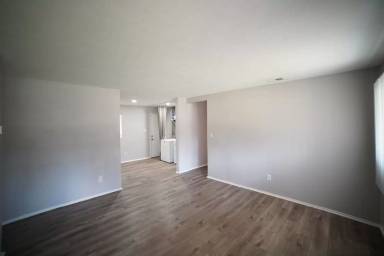 Main picture of 411 Cambridge Dr