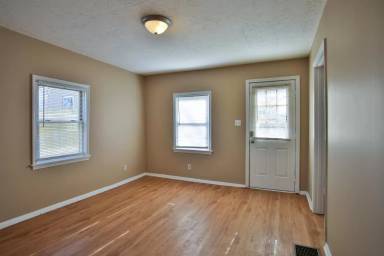 Main picture of 805 W Whitney Ave