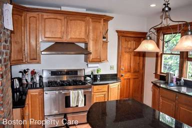 Main picture of 26 Lindsey St