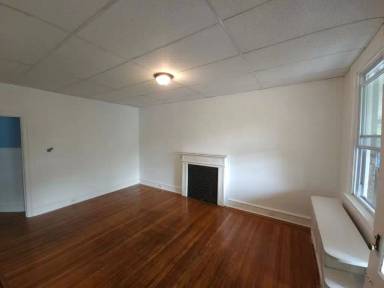Main picture of 6255 N Broad St