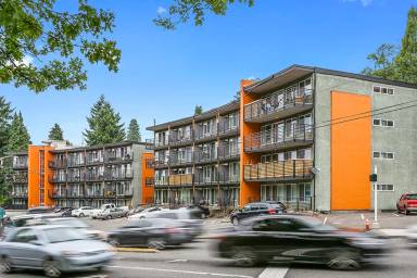 Main picture of 1410 S Columbian Way