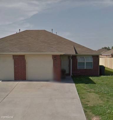 Main picture of 300 E Southern Trace Dr