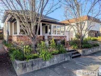 Main picture of 411 1st St