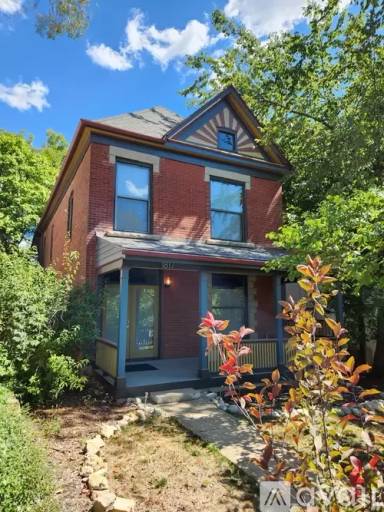Main picture of 1817 Summit St