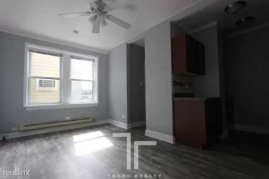 Main picture of 4070 N Kenmore Ave