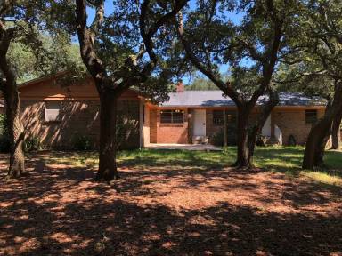 Main picture of 6 Dogwood Dr