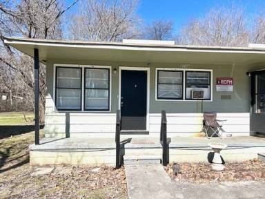 Main picture of 2704 Cave Ave NW