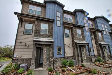 Main picture of 1025 S Gilbert St