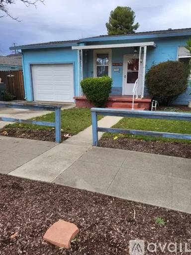 Main picture of 1650 Elm St