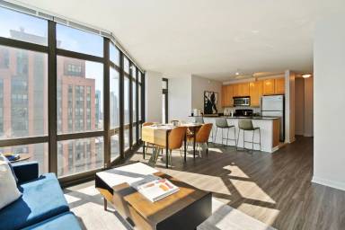 Main picture of 359 N Desplaines St