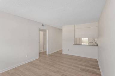 Main picture of 4407 Gladys St