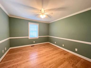 Main picture of 325 Gliden Rd
