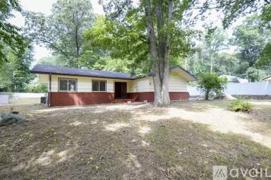Main picture of 8 Harris Ave