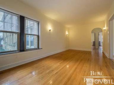 Main picture of 2112 W Ainslie St