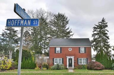 Main picture of 3105 Hoffman St